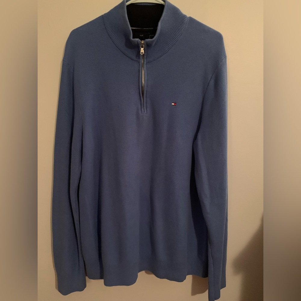Tommy Hilfiger Men's 1/4 Zip-Up Sweater in Blue, in gently used condition,large